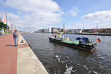 Das neue Arbeitsschiff "Möwe" in Bremehaven 