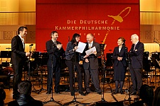 v.l.n.r.: Mark Scheibe, Albert Schmitt, Staatsrätin Emigholz, Franz Jentschke, Eva und Bernd Hockemeyer