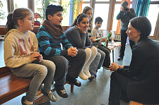 Nachwuchsreporter der Grundschule am Pastorenweg im Interview mit der Senatorin