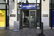 Der Eingang zur neuen Kinderambulanz Am Brill. Foto: Senatspressestelle 