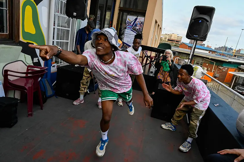 Kultur ist ein wesentlicher Bestandteil in der Partnerschaft zwischen Durban und Bremen. Daher stand auch der Besuch im Kulturzentrum BAT Centre an. Foto: Senatspressestelle
