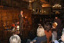 Bürgermeister Böhrnsen bei der Eröffnung der 11. Nacht der Jugend