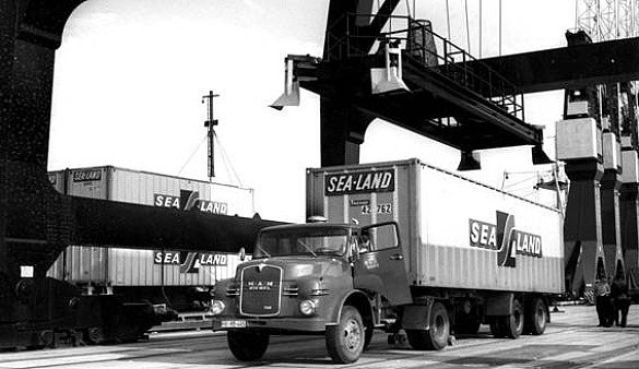 Containerbrücke der ersten Generation in bremischen Häfen / Foto: © Kieserling Stiftung