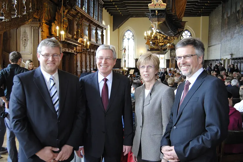 Vor dem Senatsempfang in der Oberen Rathaushalle: Bürgermeister Jens Böhrnsen und Sozialsenatorin Ingelore mit dem Präsidenten des Bundessozialgericht, Peter Masuch (r.), und Jörn Rickens, Vorsitzender der Bremer Lebenshilfe