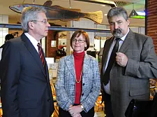 Bürgermeister Jens Böhrnsen im Gespräch mit Brigitte und Hans-Joachim Fiedler 