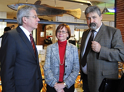 Bürgermeister Jens Böhrnsen im Gespräch mit Brigitte und Hans-Joachim Fiedler 