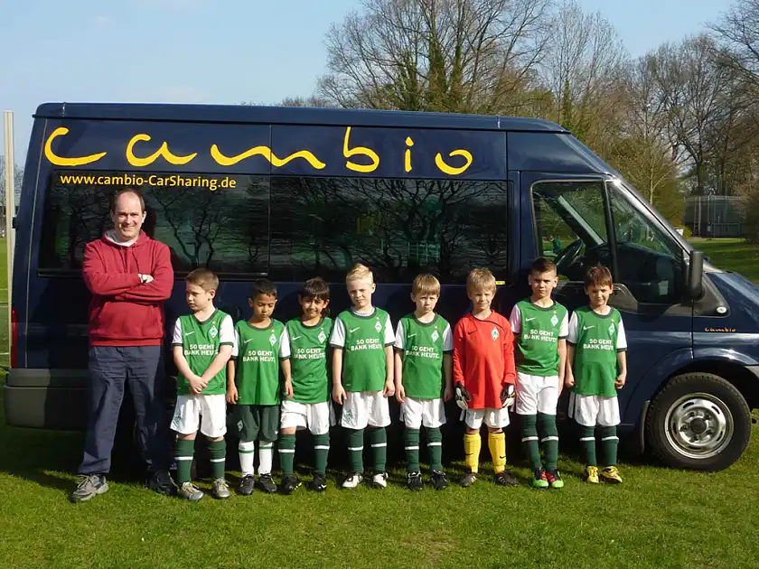 Ein weiteres Aushängeschild Bremens: Car-Sharing!  In China ist es sicher besonders nett zu sehen, wie die kleinen Fußballer im Werder-Trikot zum Spiel gefahren werden…