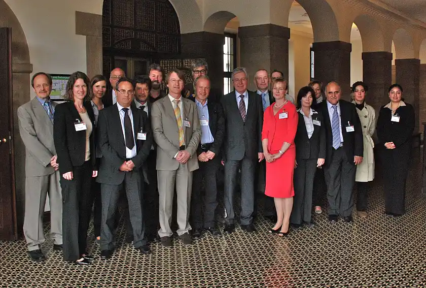 Bürgermeister Jens Böhrnsen mit den Teilnehmer/innen der Veranstaltung