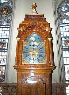 Die Meybach-Uhr aus dem Jahr 1739 in der Oberen Rathaushalle