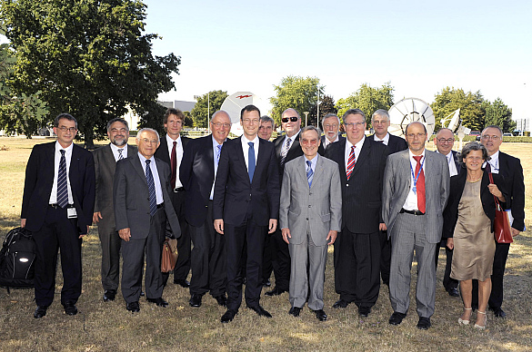 Senator Martin Günthner beim Besuch des französischen Raumfahrtstandortes in Toulouse mit Bremer Delegation und französischen Gastgebern
