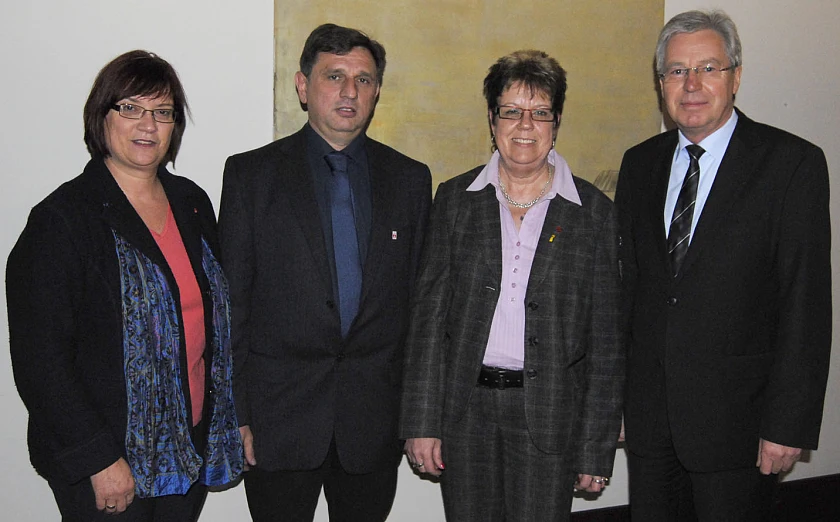 Annette Düring, Vorsitzende der DGB-Region Bremen/Elbe-Weser, Klaus Hering, Inge Bogatzki und Jens Böhrnsen (v.l.n.r.) 