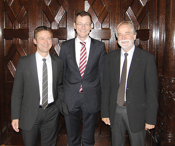 Senator Günthner mit Viggo Eiberle (r.) und Peter Sperlich (li.)