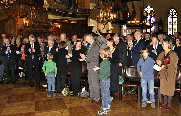 Stehende Ovationen in der Oberen Rathaushalle für Bremens neuen Ehrenbürger