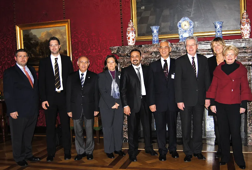 Bürgermeister Jens Böhrnsen mit der Delegation im Kaminsaal des Rathauses