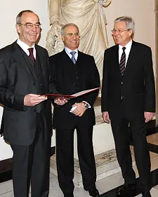 Auf gute Zusammenarbeit: Bürgermeister Böhrnsen und Volker Kröning (li.) zusammen mit Botschafter Mohamed Bouhlal