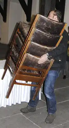 Gingen weg wie warme Semmeln: Die alten Stühle aus dem Bremer Rathaus