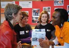 Senatorin Rosenkötter informiert sich über die ehrenamtliche Arbeit der Bremer Gruppe von „Brot für die Welt“