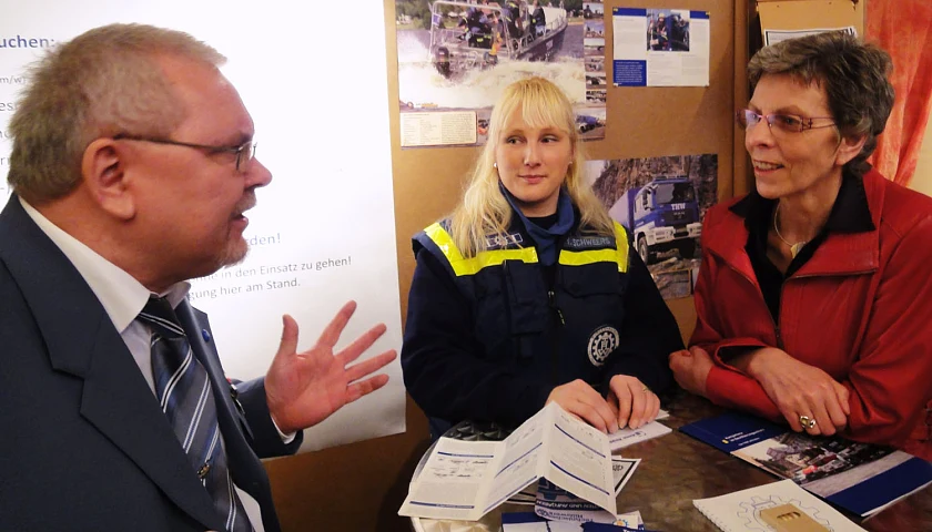 Unterstützung für mehr Frauen im THW – Senatorin Rosenkötter im Gespräch mit den Katastrophenschützern