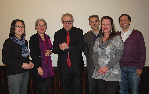 Staatsrat Henning Lühr (3. von links) zusammen mit angehenden interkulturellen Trainerinnen und Trainern
