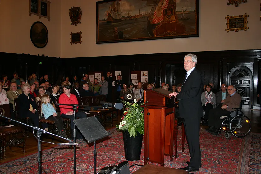 Bürgermeister Jens Böhrnsen bedankt sich im Rahmen einer Feier im Rathaus bei Bürgerinnen und Bürger für deren Engagement