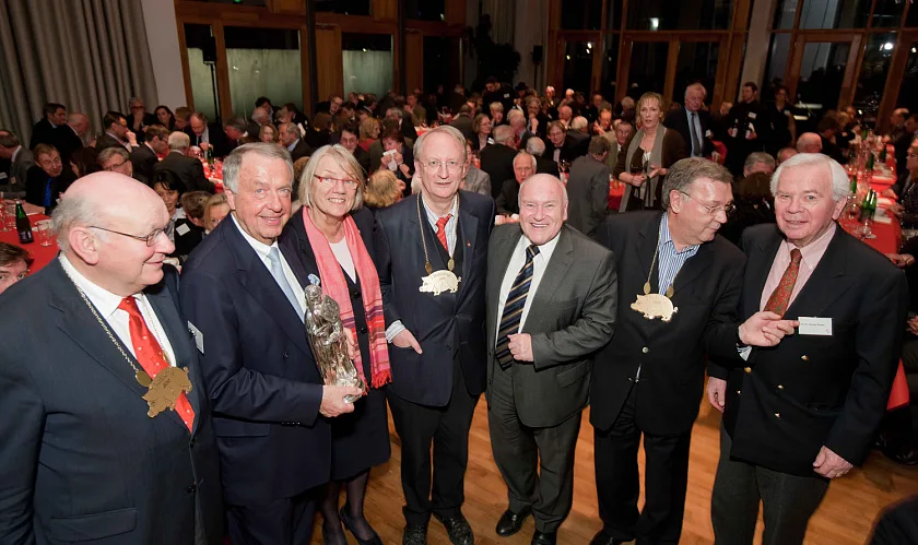 von links: 12. Kohl-König (2010) Walter Momper, 5. Kohl-König (2002) Bernd Neumann, Gastgeberin Dr. Kerstin Kießler, amtierender Kohl-König Klaus Staeck, 9. Kohl-König (2007) Ernst Hinsken, 11. Kohl-König (2009) Holger Ortel, 2. Kohl-König (1997) Prof. Dr. Werner Knopp