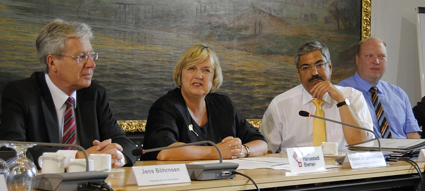 Informieren über die neue Initiative Bremen und Bremerhavens: Bürgermeister Böhrnsen, Senatorin Jürgens-Pieper, Bremerhavens Oberbürgermeister Grantz und bis-Geschäftsführer Volker Kölling (von links)