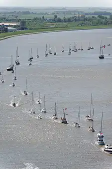 Die Rekord-Sportbootparade auf der Weser am 30. April 2011