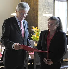 Neue Ortsamtleitern für Schwachhausen/Vahr: Bürgermeister Jens Böhrnsen ernennt Dr. Karin Mathes