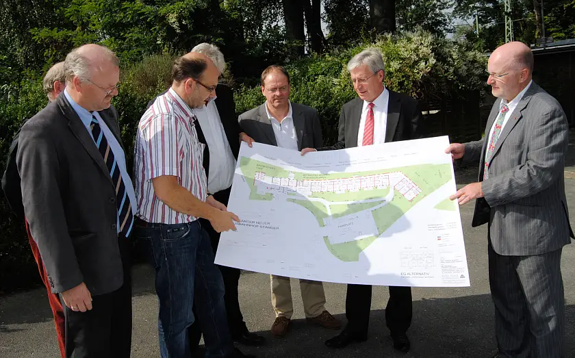 Bürgermeister Jens Böhrnsen zeigte sich überzeugt von den Umbauplänen für den alten Bahnhof in Blumenthal