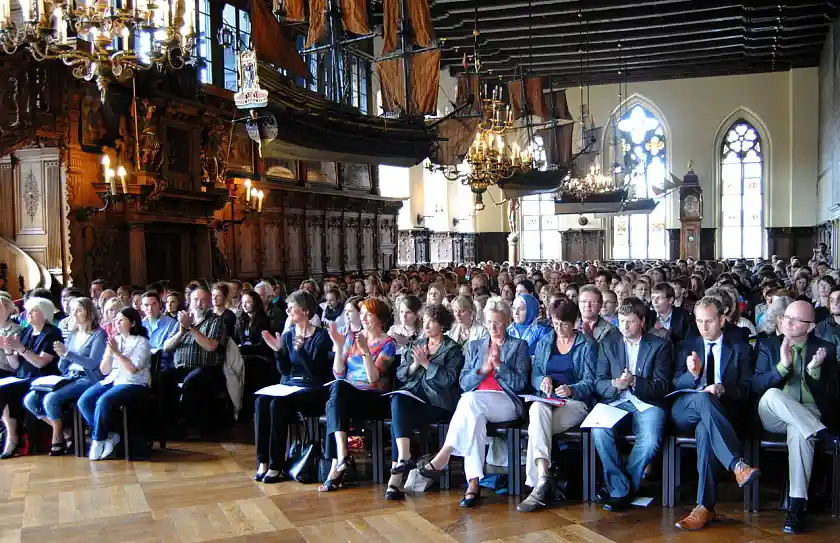 In der gut gefüllten Oberen Rathaushalle wurden heute die neuen Auszubildenen des öffentlichen Dienstes begrüßt