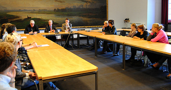 Bürgermeister Jens Böhrnsen empfing Nachwuchsjournalisten im Pressesaal des Bremer Rathauses