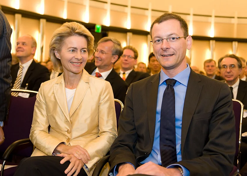 Dr. Ursula von der Leyen, Bundesministerin für Arbeit und Soziales, die einen Vortrag zum Thema "Fachkräfte sichern - Potentiale gemeinsam aktivieren" hielt und Martin Günthner, Senator für Wirtschaft und Häfen, der den 9. Deutschen Außenwirtschaftstag eröffnete