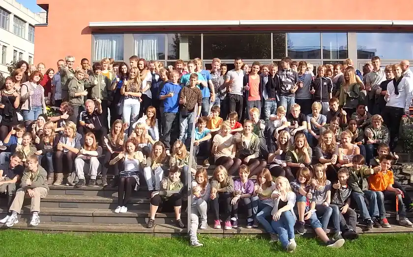 Die Sportteams von der Weser beim Gruppenfoto im Garten der Bremer Landesvertretung in Berlin