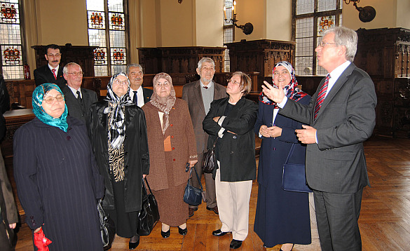 Im Anschluss an den Empfang führte der Bürgermeister seine Gäste durch das Rathaus