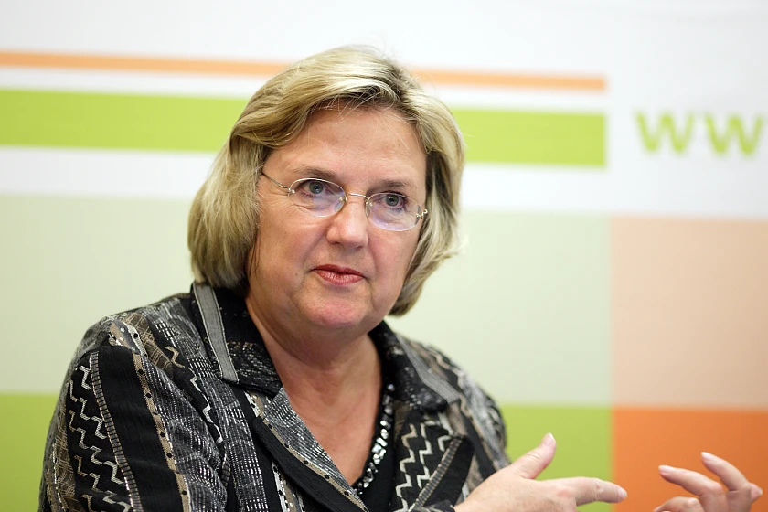 Senatorin Renate Jürgens-Pieper  informiert über das neue Internetportal „Lebensmittelwarnungen“ 