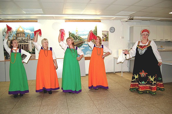 Die Tanzgruppe des Kulturtreffs Blockdiek erntete viel Beifall von Bürgermeisterin und Beiräten