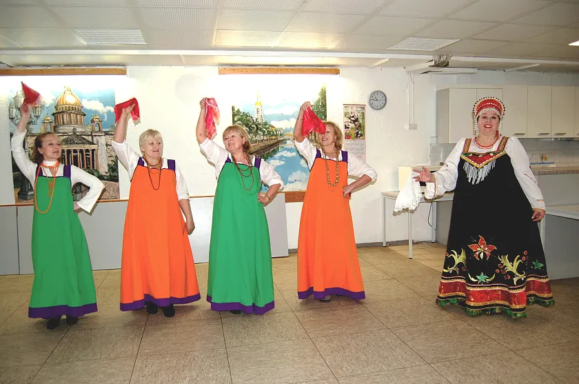 Die Tanzgruppe des Kulturtreffs Blockdiek erntete viel Beifall von Bürgermeisterin und Beiräten