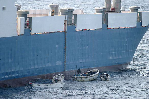 Somalischer Piratenüberfall auf Ro-Ro Frachter MV Faina / Foto:© 2008  navy.mil