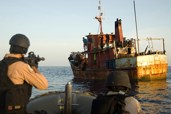 Gefangennahme somalischer Piraten / Foto: © 2009 navy.mil
