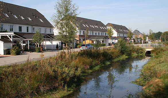 Ortsnahe Regenentwässerung: Wohngebiet Borgfeld West mit angelegten Fleeten