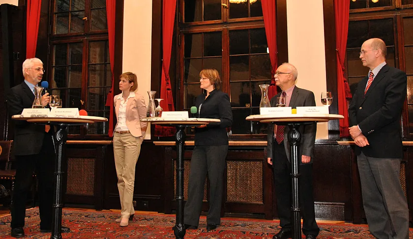 Im Gespäch: Prof. Dr. Konrad Elmshäuser, Dr. Nicola Wurthmann, Gaby Schuylenburg, Andreas Lennert sowie Prof. Dr. Georg Skalecki 