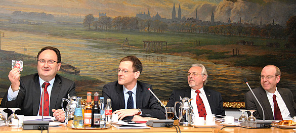Stellten die positive BTZ-Bilanz vor: (v.li.) Peter Siemering, Wirtschaftssenator Martin Günthner, Fritz Rößler und Dr. Andreas Cors