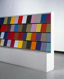 Yuji Takeoka, International Art Magazines Rack, 1997, Papier, Acrylglas, Holz, lackiert, Metallplatte, beschichtet