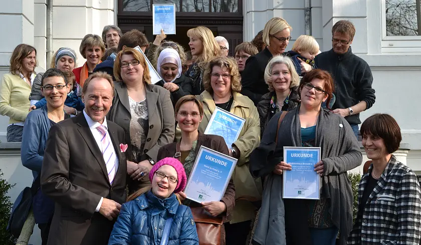 links im Bild:  Dieter Jurgeit, Vorstandsvorsitzender der PSD Bank Nord, rechts neben ihm Senatorin Anja Stahmann,  2. von rechts: Gastgeber war Berthold Reetz 