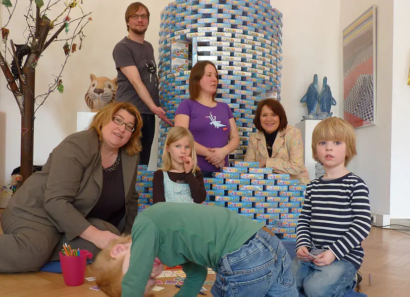  Anja Stahmann, Tom Mildner und Ina Clement von der Spökfabrik, Jeannette Querfurth (Kapitel 8) mit Kindern, die das Spiel "Die Klabauterlinge - Abenteuer im Meer der Krakunke" ausprobieren (vlnr).
