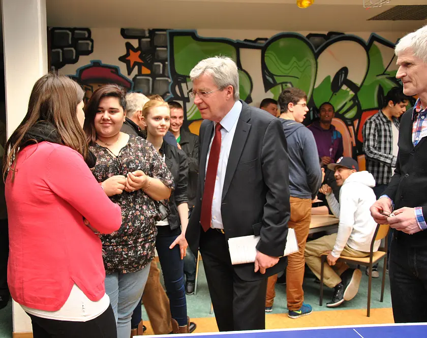 Bürgermeister Jens Böhrnsen im Jugendtreff Blockdiek