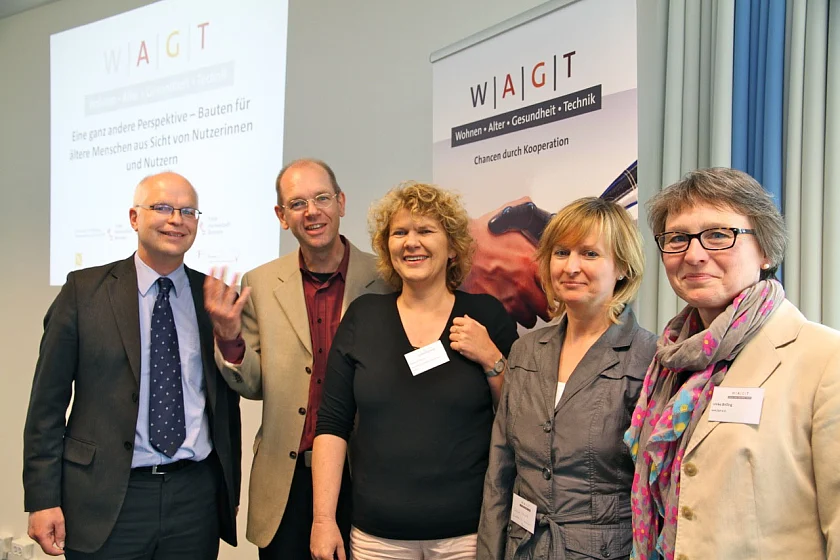 Die Veranstalter der WAGT (Wohnen, Alter,Gesundheit, Technik) Tagung zum Thema altersgerechtes Wohnen (v.l.n.r).: Ansgar Rudolph, Gesundheitswirtschaft Nordwest e.V., Klaus Krancke, Senatorin für Soziales, Kinder, Jugend und Frauen, Heike Fafflock, Wirtschaftsförderung Bremen, Sabine Nowack, Senatorin für Soziales, Kinder, Jugend und Frauen, Ulrike Brilling, Komfort e.V.