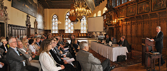 Bürgermeister Böhrnsen begrüßt die Teilnehmerinnen und Teilnehmer der Jahresversammlung der Nordseekommission
