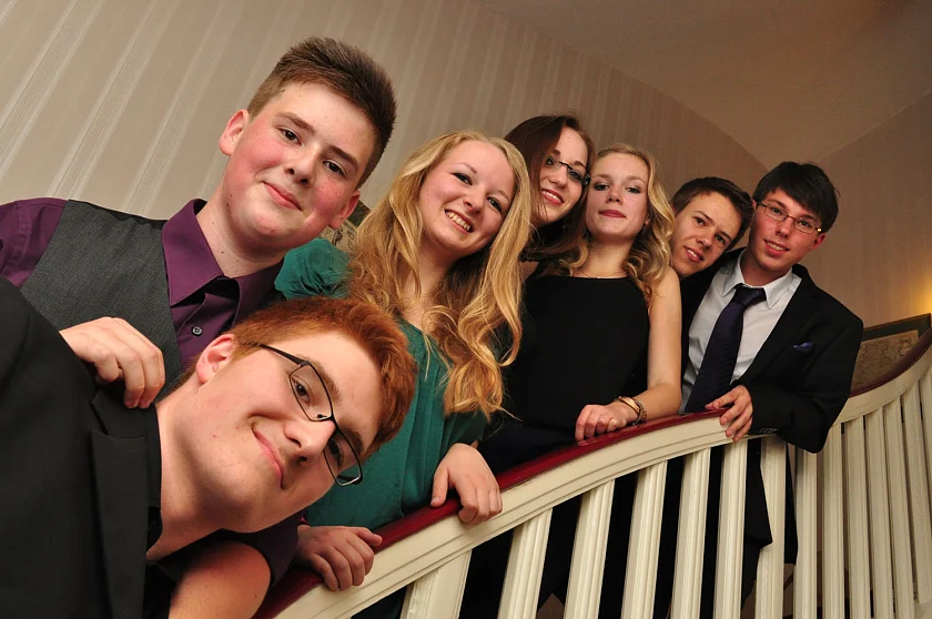 "Grob Vahrlässig" (v.li.): Jake Werner (Gitarre), Dominik Eggers (Bass), Barbara Baumann (Gesang), Viktoria Timm (Tenorsaxophon), Kimberly Ohlsen (Trompete), Jonas Richlick (Posaune), Jan-Niklas Schmidt (Schlagzeug)