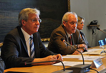 Pressekonferenz im Bremer Rathaus: Bürgermeister Jens Böhrnsen und Christian Bruns informieren über die EU-Strategie Bremens.